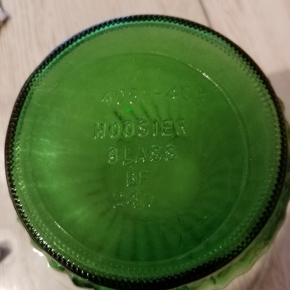Vintage Hoosier green vase - Picture 4 of 4